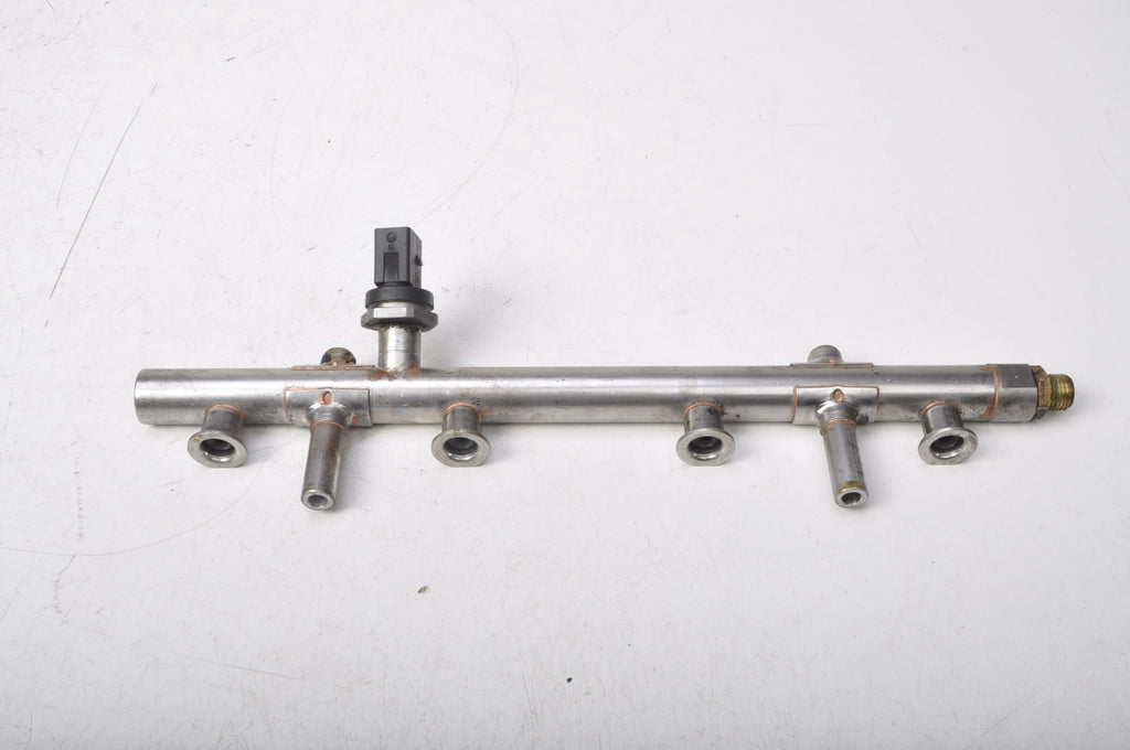SEAT LEON III 2.0 LIFT INJECTION RAIL 06K133317AB
