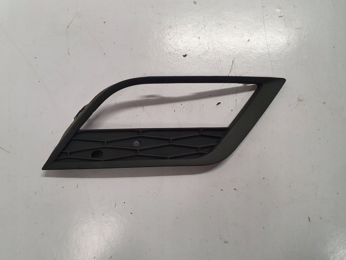 SEAT LEON III BUMPER GRILLE RIGHT 5F0853666A
