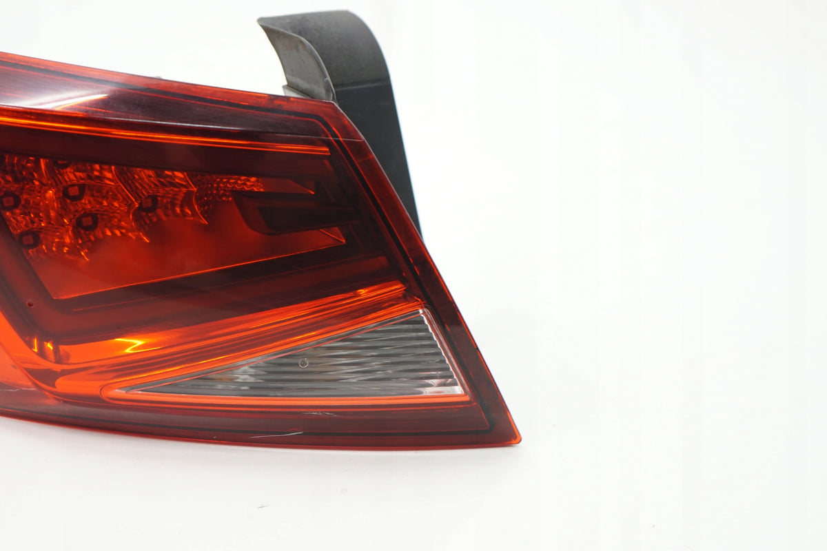 SEAT LEON III HB 15R LAMP LEFT REAR 5F0945207E