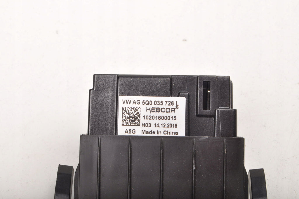 SEAT LEON III SOCKET PANEL USB PORT REAR 5Q0035726L