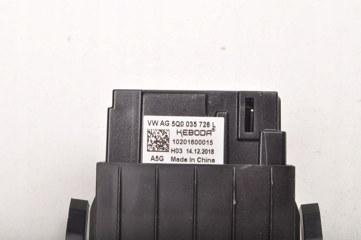 SEAT LEON III SOCKET PANEL USB PORT REAR 5Q0035726L