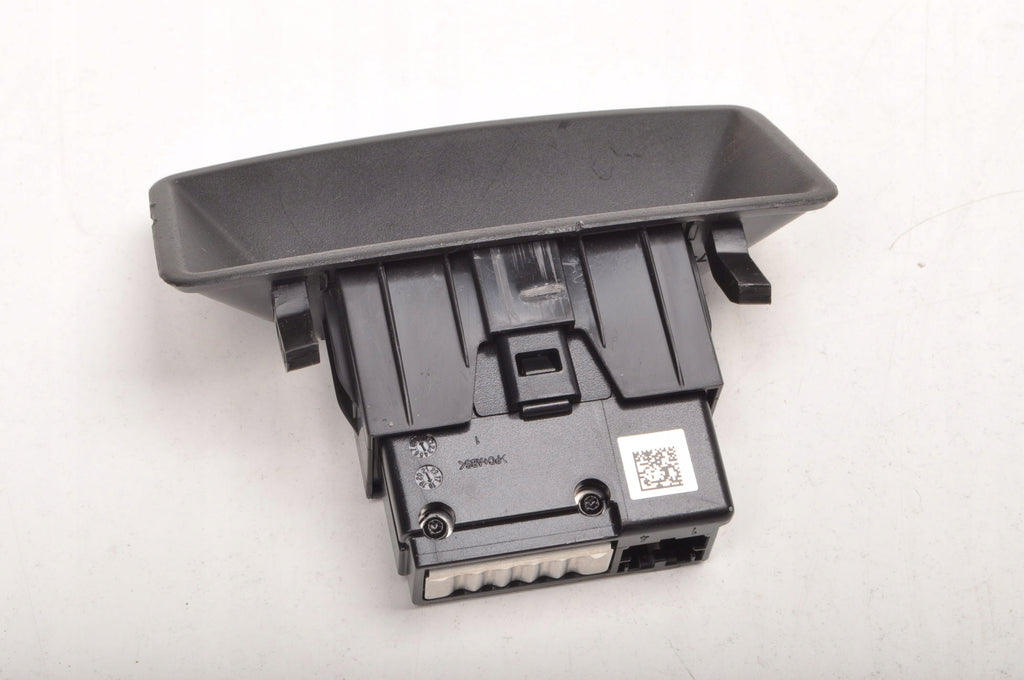 SEAT LEON III SOCKET PANEL USB PORT REAR 5Q0035726L