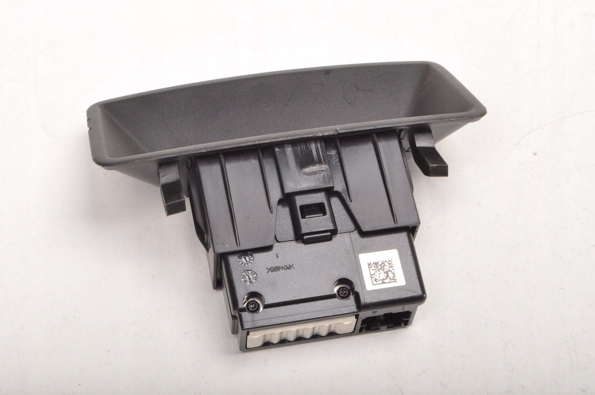 SEAT LEON III SOCKET PANEL USB PORT REAR 5Q0035726L