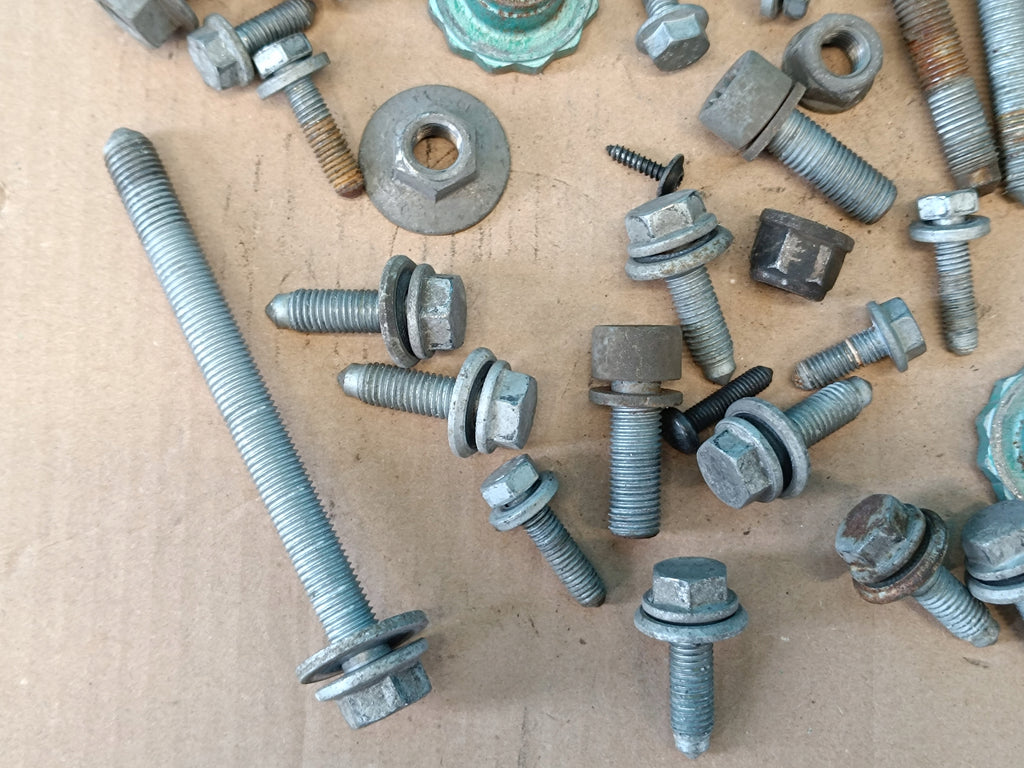 SKODA FABIA 4 MONTE CARLO 1.5TSI 2023 R SUSPENSION SCREWS 2.10KG