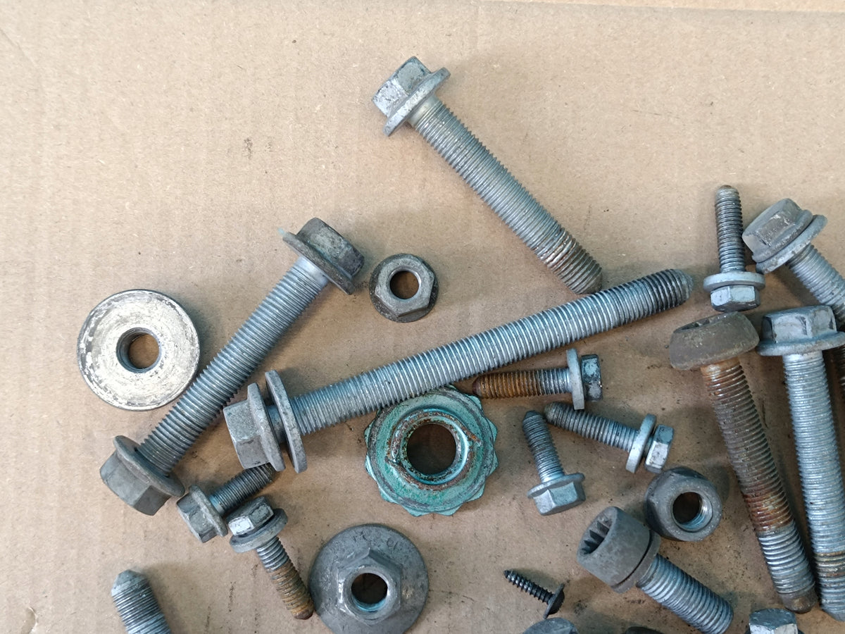 SKODA FABIA 4 MONTE CARLO 1.5TSI 2023 R SUSPENSION SCREWS 2.10KG
