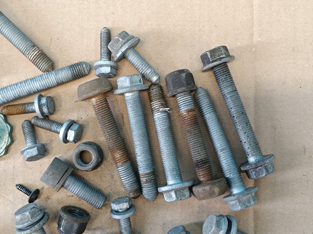 SKODA FABIA 4 MONTE CARLO 1.5TSI 2023 R SUSPENSION SCREWS 2.10KG