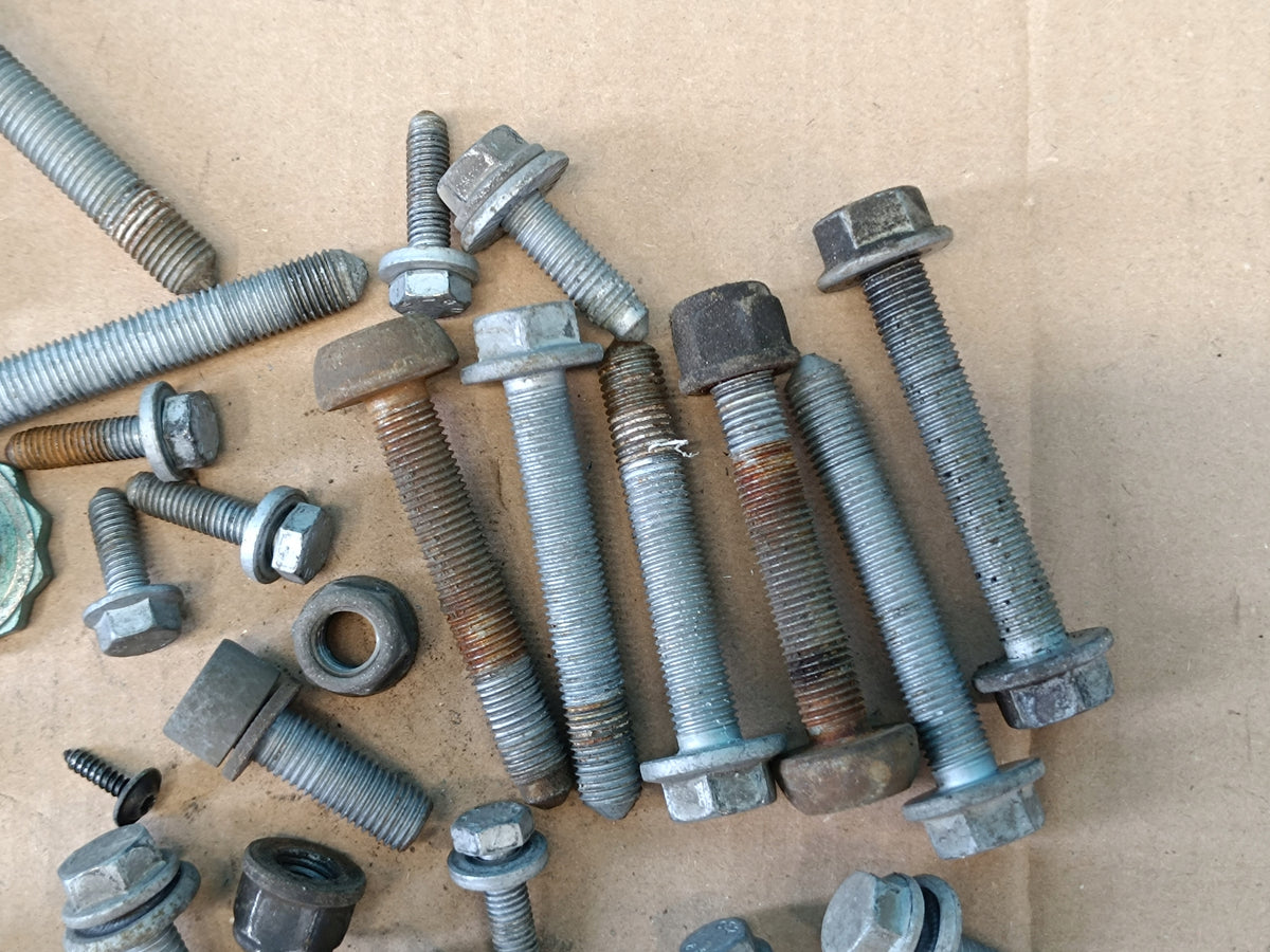 SKODA FABIA 4 MONTE CARLO 1.5TSI 2023 R SUSPENSION SCREWS 2.10KG