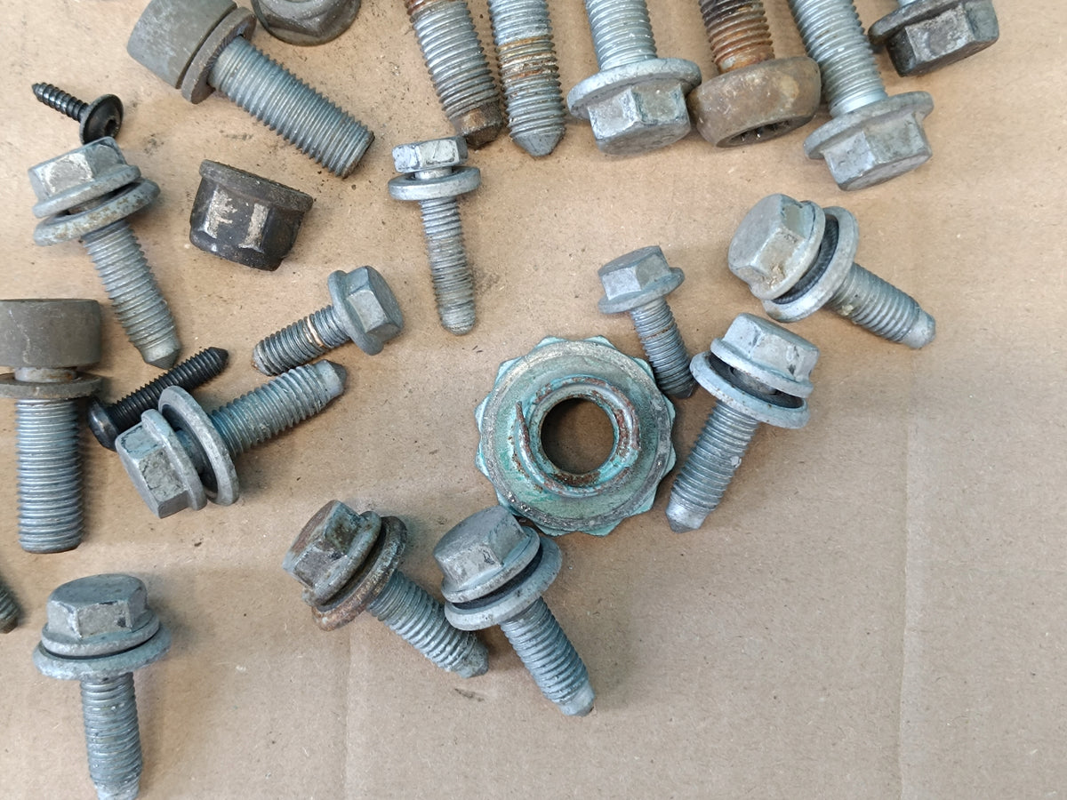 SKODA FABIA 4 MONTE CARLO 1.5TSI 2023 R SUSPENSION SCREWS 2.10KG