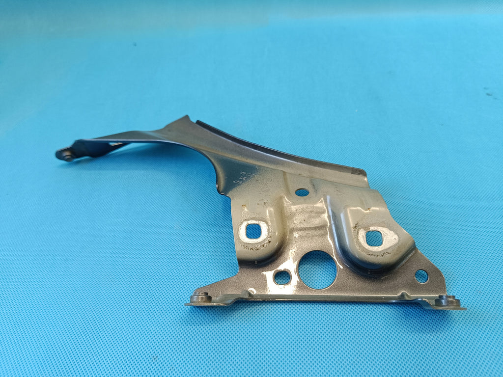 SKODA FABIA 4 MONTE CARLO 2023 R BRACKET FENDER MOUNT LEFT 6VA821227