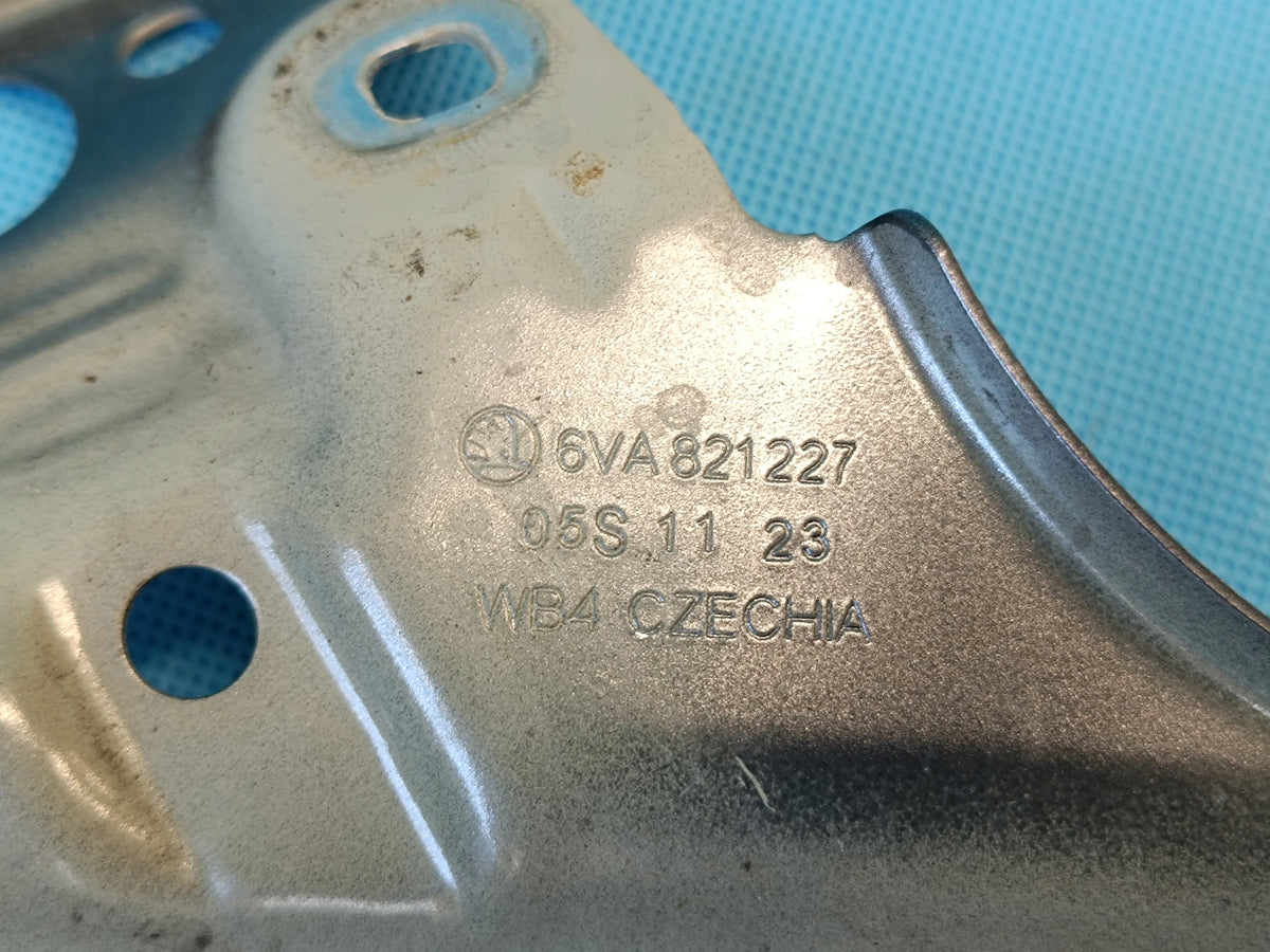 SKODA FABIA 4 MONTE CARLO 2023 R BRACKET FENDER MOUNT LEFT 6VA821227