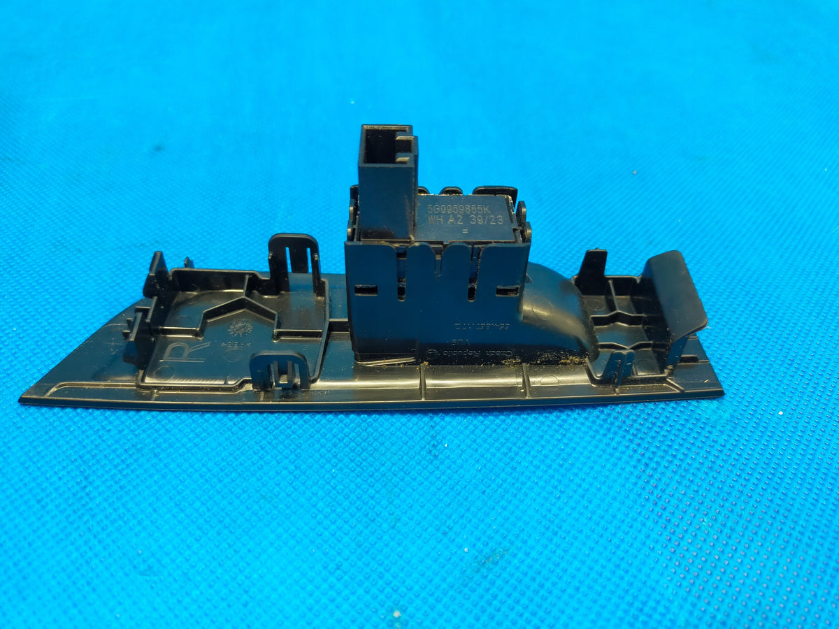 SKODA KAMIQ 2023 R 1.5 TSI 110KW CONTROL PANEL RIGHT REAR 654867172