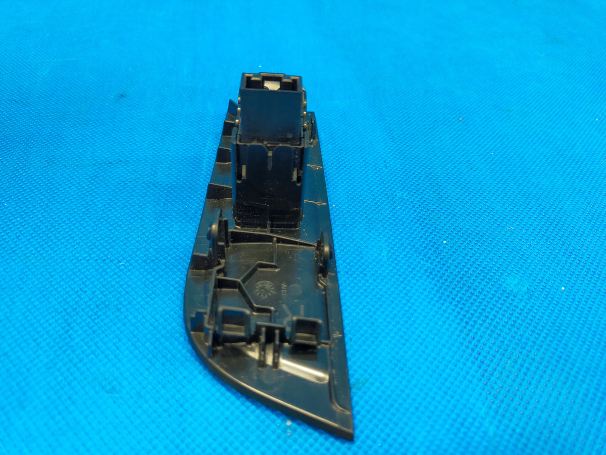 SKODA KAMIQ 2023 R 1.5 TSI 110KW CONTROL PANEL RIGHT REAR 654867172