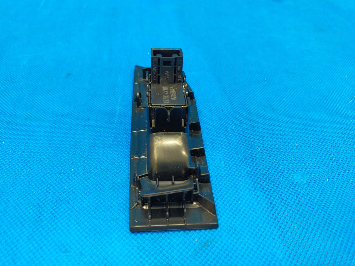 SKODA KAMIQ 2023 R 1.5 TSI 110KW CONTROL PANEL RIGHT REAR 654867172