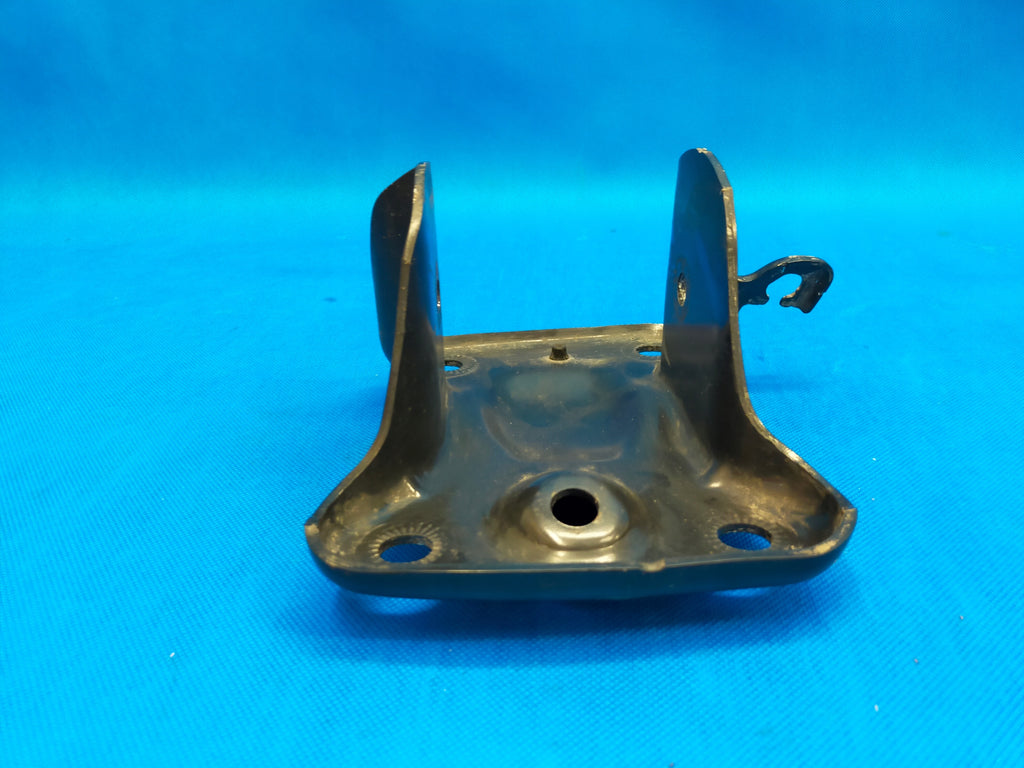 SKODA KAMIQ 2023 R 1.5 TSI 110KW REAR AXLE SWING ARM BEARING BRACKET LEFT