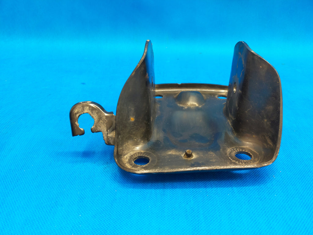 SKODA KAMIQ 2023 R 1.5 TSI 110KW REAR AXLE SWING ARM BEARING BRACKET LEFT
