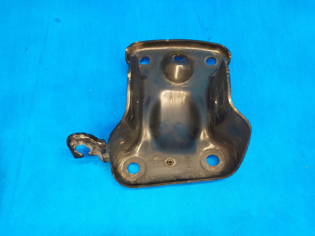 SKODA KAMIQ 2023 R 1.5 TSI 110KW REAR AXLE SWING ARM BEARING BRACKET LEFT