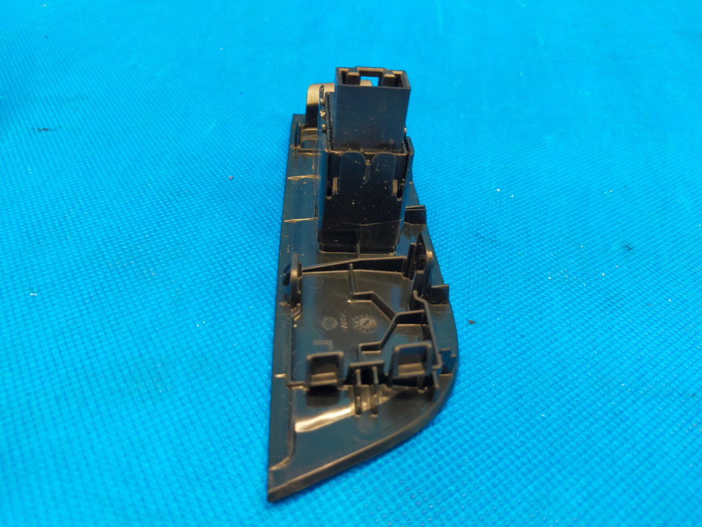 SKODA KAMIQ 2023 R 1.5 TSI 110KW WINDOW CONTROL PANEL LEFT REAR 654867171