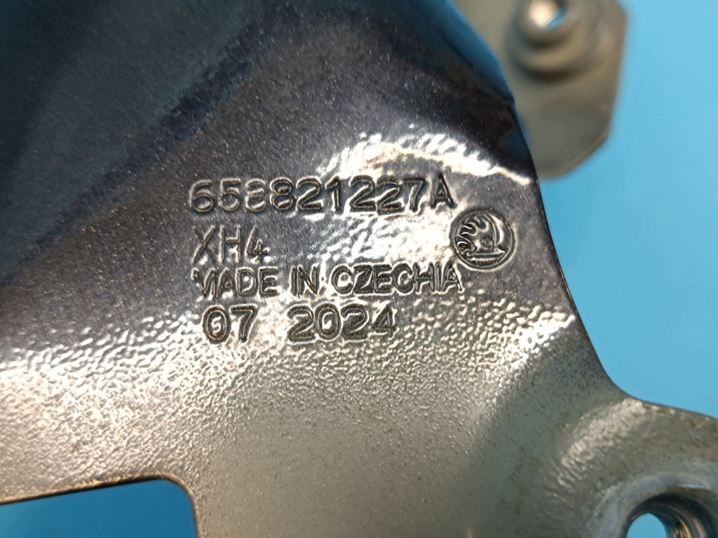 SKODA KAMIQ 2024 R LIFT 1,5 TSI FENDER MOUNT LEFT FRONT 658821227A