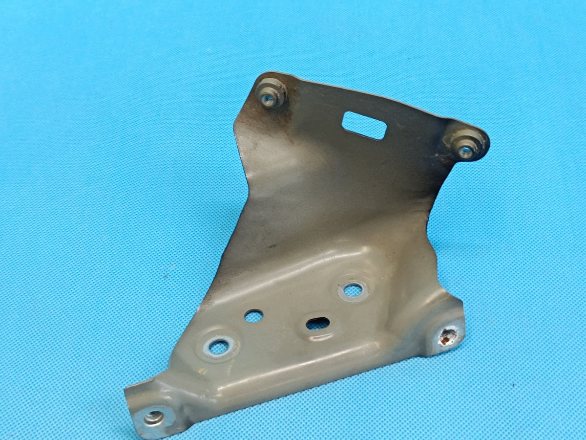 SKODA KAMIQ 2024 R LIFT 1,5 TSI FENDER MOUNT LEFT FRONT 658821227A