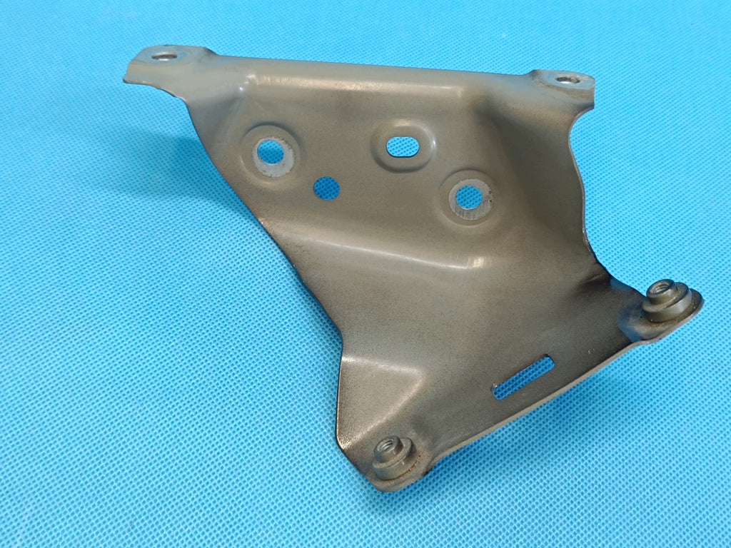 SKODA KAMIQ 2024 R LIFT 1,5 TSI FENDER MOUNT RIGHT FRONT 658821228A