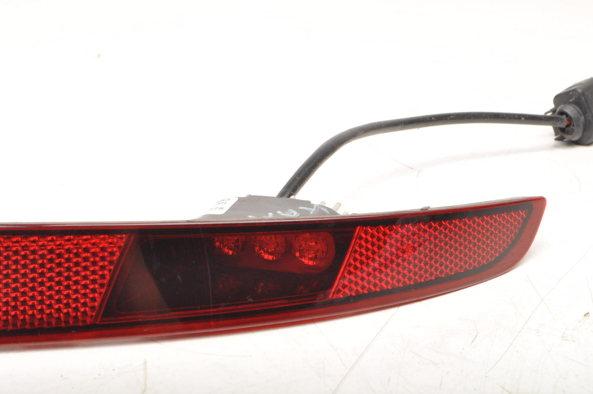 SKODA KAMIQ BUMPER REFLECTOR RIGHT REAR 658945702A
