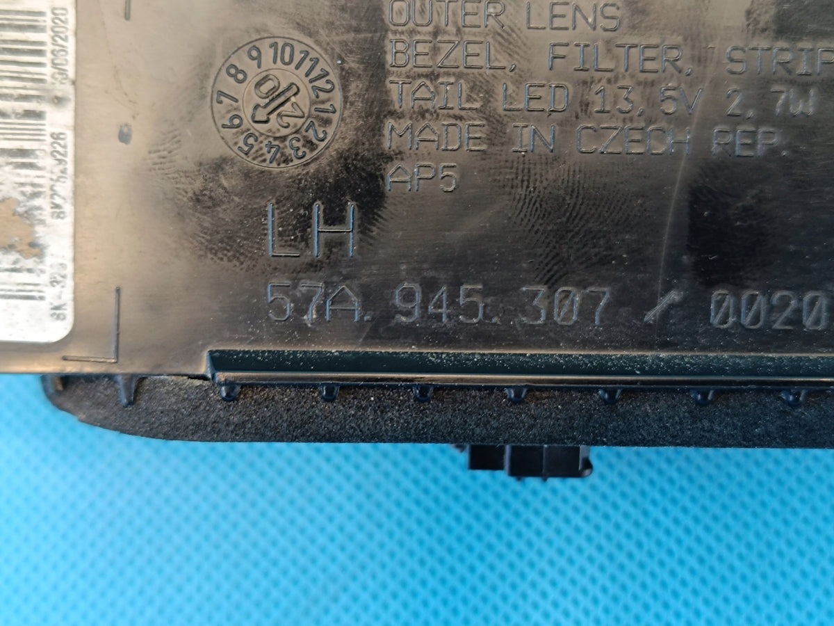 SKODA KAROQ 1,5 TSI 110KW 2020 R FLAP LAMP LEFT REAR 57A945307