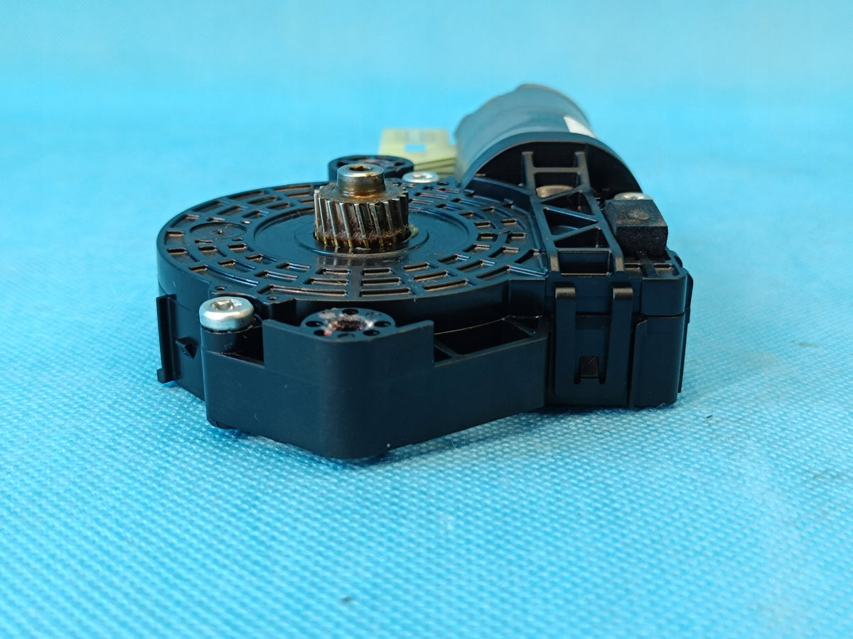 SKODA KAROQ 1,5 TSI 110KW 2020 R SUNROOF MOTOR 3G9877795G