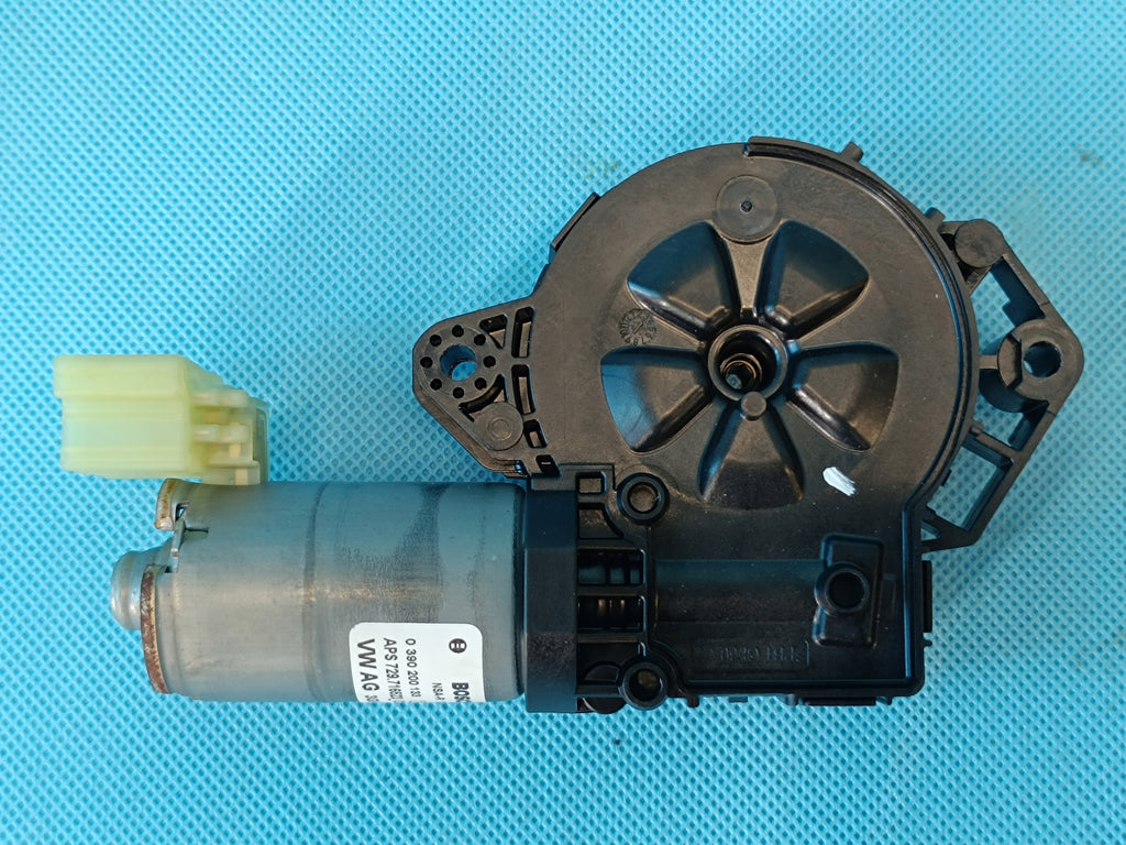 SKODA KAROQ 1,5 TSI 110KW 2020 R SUNROOF MOTOR 3G9877795G