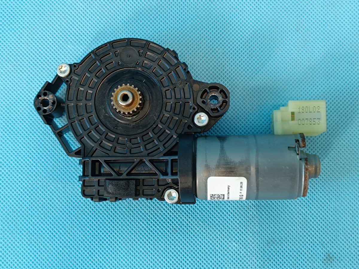 SKODA KAROQ 1,5 TSI 110KW 2020 R SUNROOF MOTOR 3G9877795G