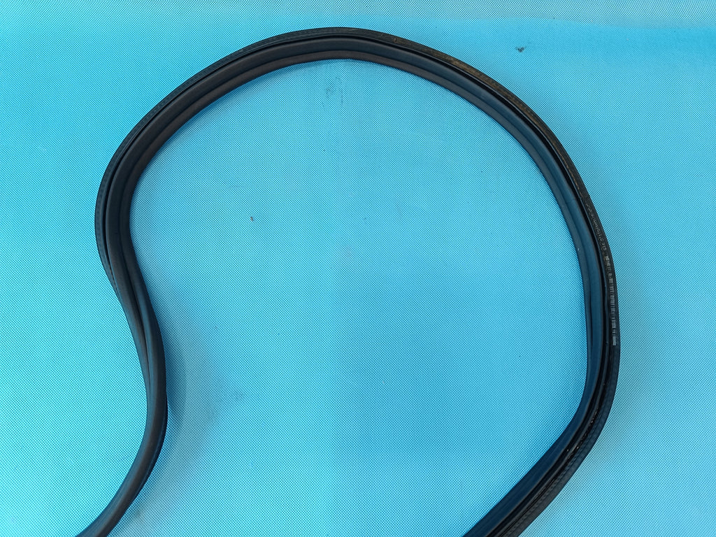 SKODA KAROQ 1,5 TSI 110KW 2020 R TAILGATE SEAL 575827705