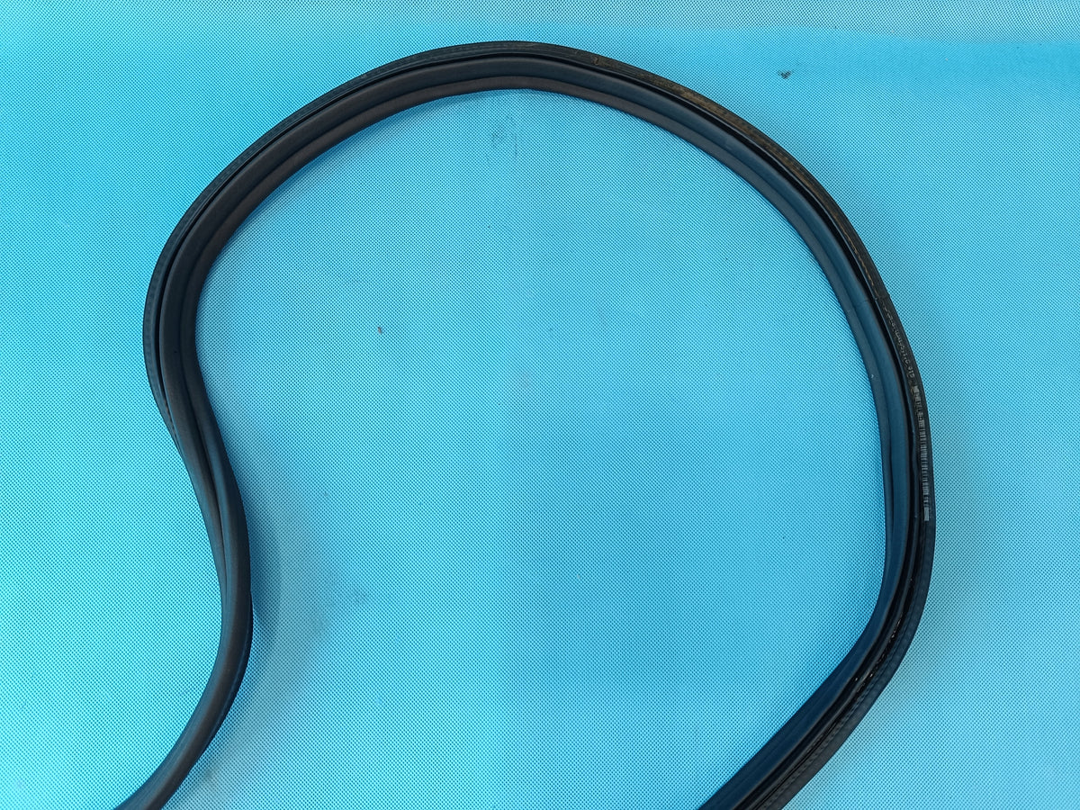 SKODA KAROQ 1,5 TSI 110KW 2020 R TAILGATE SEAL 575827705