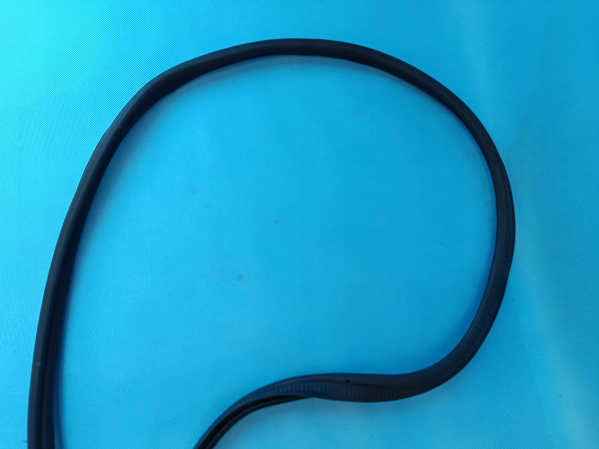 SKODA KAROQ 1,5 TSI 110KW 2020 R TAILGATE SEAL 575827705