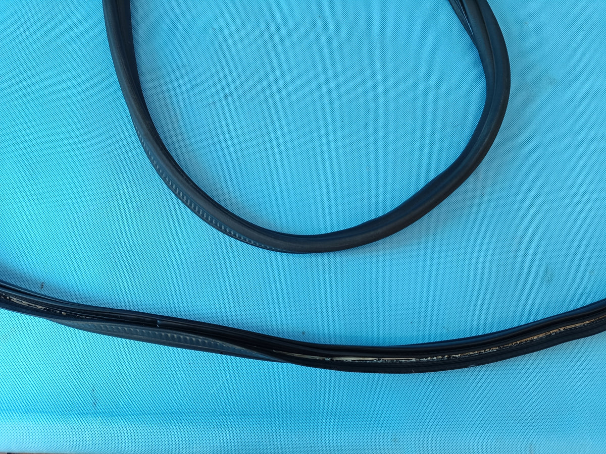 SKODA KAROQ 1,5 TSI 110KW 2020 R TAILGATE SEAL 575827705