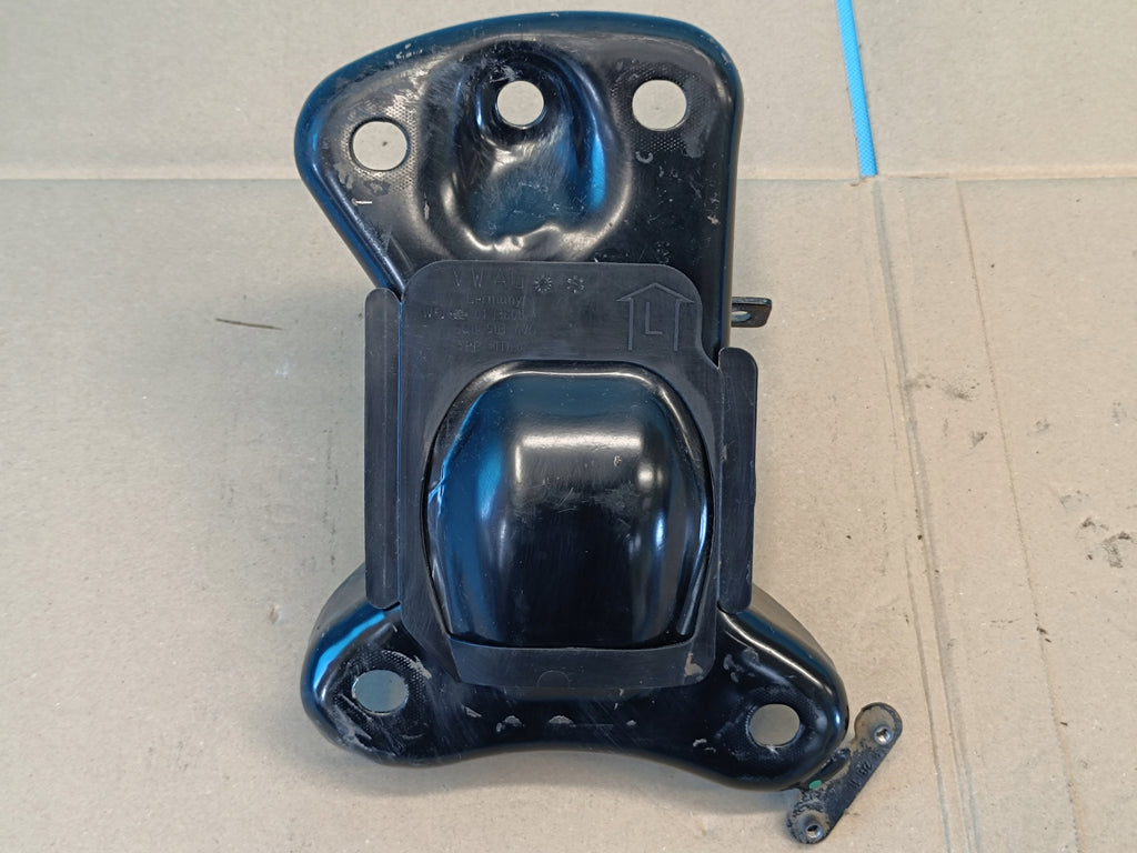 SKODA KAROQ 1,5TSI 110KW 2020R BRACKET BEAM MOUNT LEFT REAR 5Q0501545D
