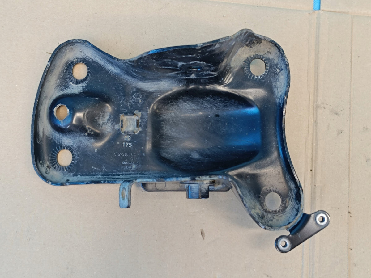 SKODA KAROQ 1,5TSI 110KW 2020R BRACKET BEAM MOUNT LEFT REAR 5Q0501545D