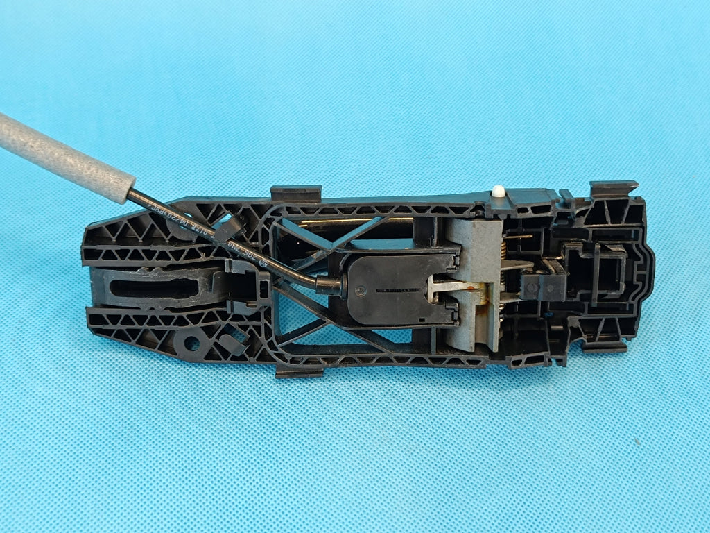 SKODA KAROQ 1,5TSI 110KW 2020R DOOR HANDLE LEFT REAR 5G0837205N 5N0839885H