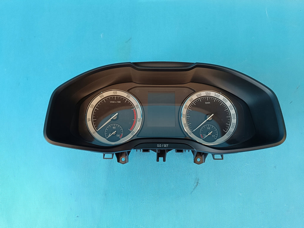 SKODA KAROQ 2020R 1,5 TSI 110KW COUNTER CLOCKS 565920750C