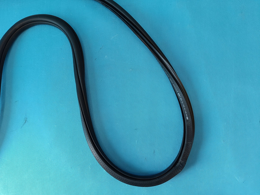 SKODA KAROQ 2020R 1,5 TSI 110KW DOOR SEAL RIGHT REAR 575867368M