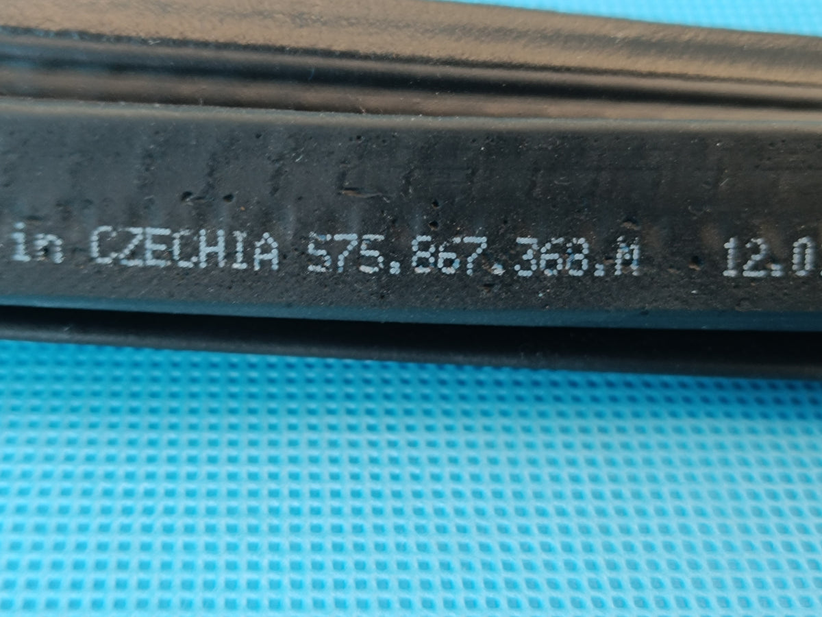 SKODA KAROQ 2020R 1,5 TSI 110KW DOOR SEAL RIGHT REAR 575867368M