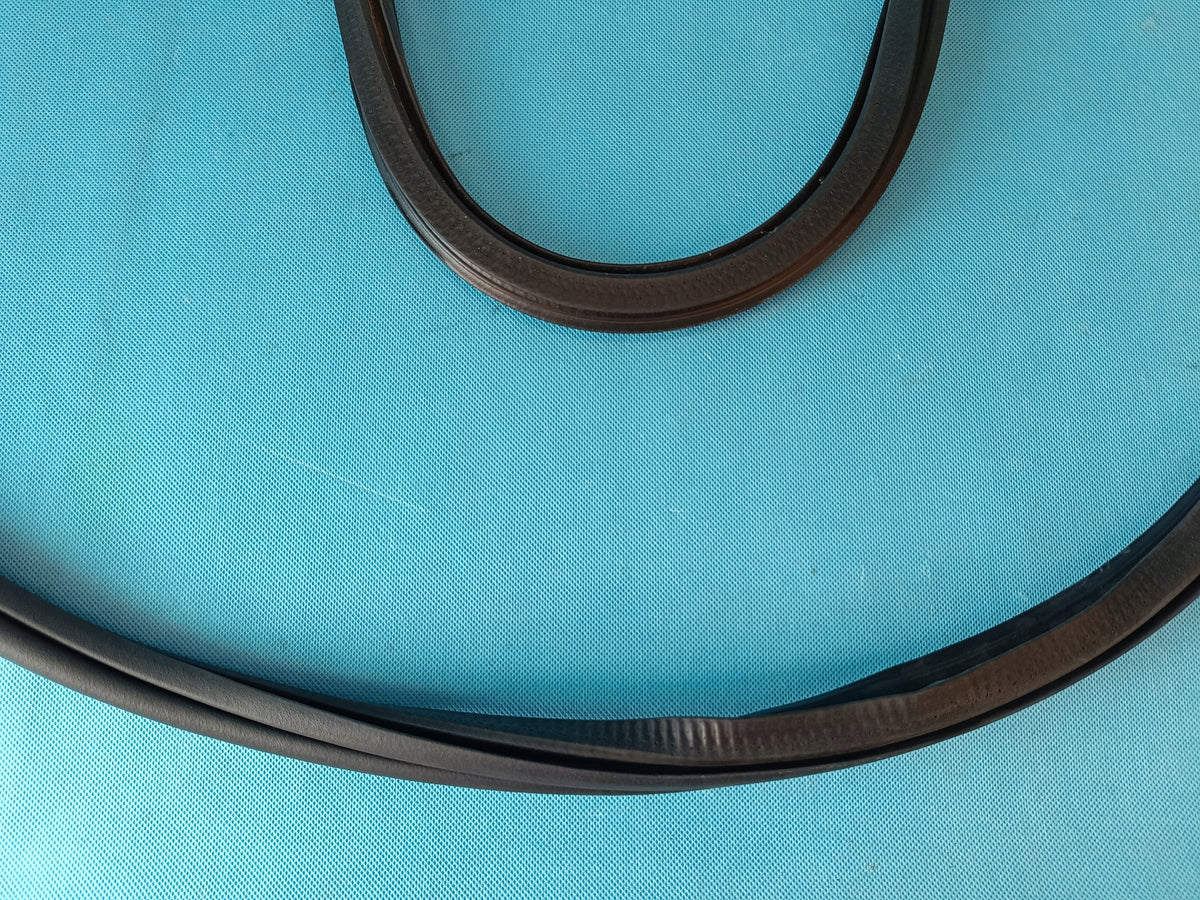 SKODA KAROQ 2020R 1,5 TSI 110KW DOOR SEAL RIGHT REAR 575867368M