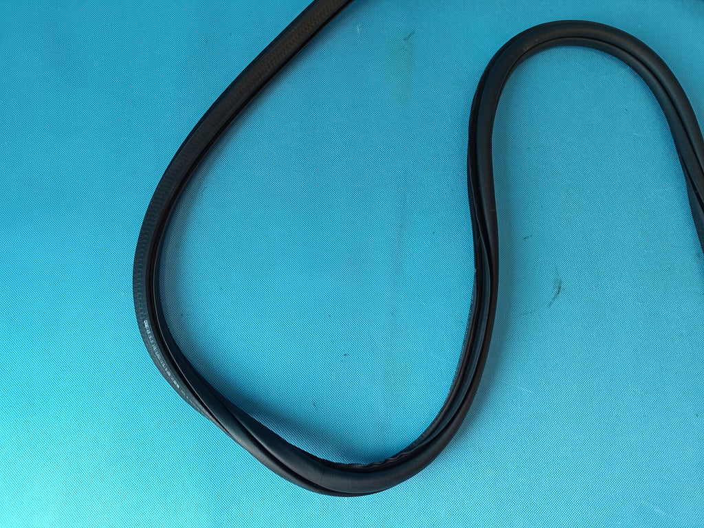 SKODA KAROQ 2020R 1,5 TSI 110KW DOOR SEAL RIGHT REAR 575867368M