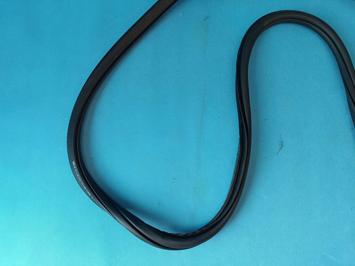 SKODA KAROQ 2020R 1,5 TSI 110KW DOOR SEAL RIGHT REAR 575867368M