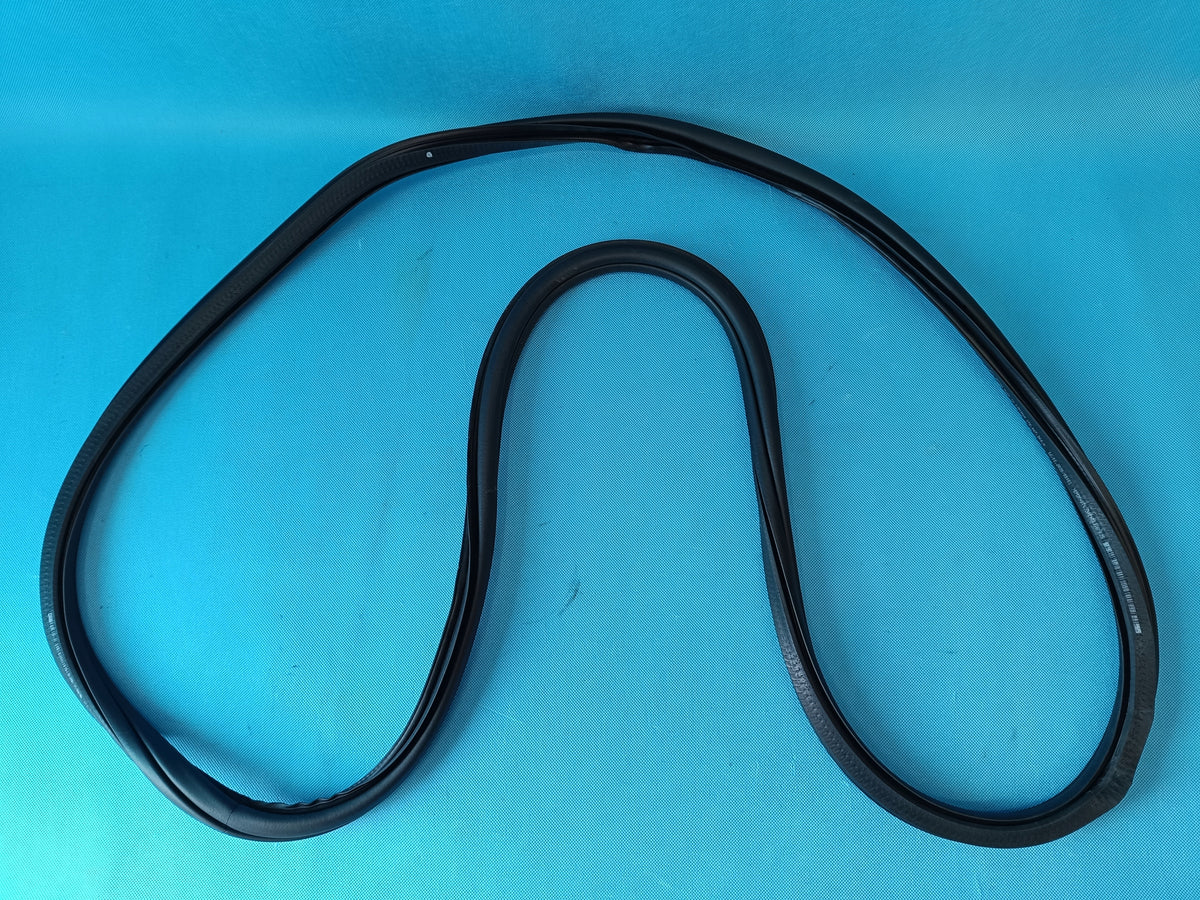 SKODA KAROQ 2020R 1,5 TSI 110KW DOOR SEAL RIGHT REAR 575867368M