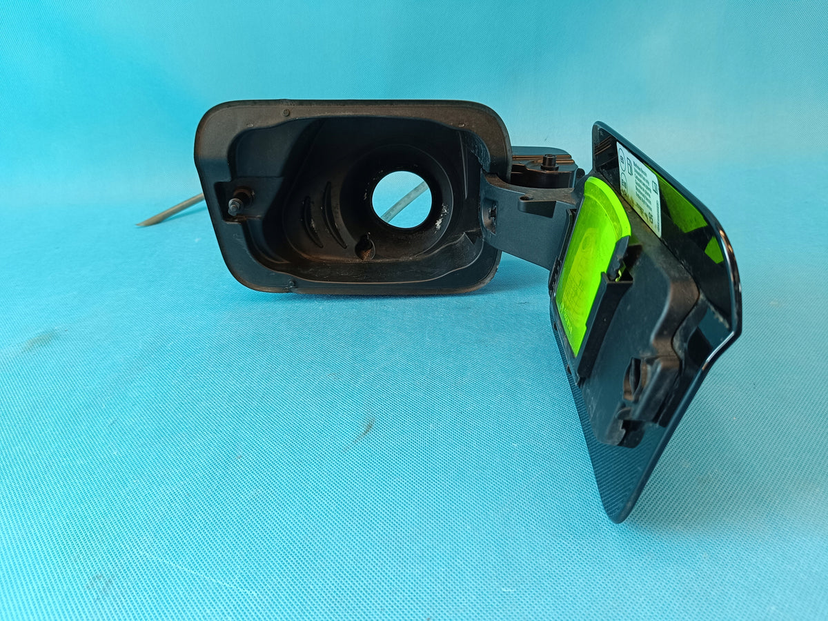 SKODA KAROQ 2020R 1,5 TSI 110KW FUEL FILLER FLAP LF9R 575809702B