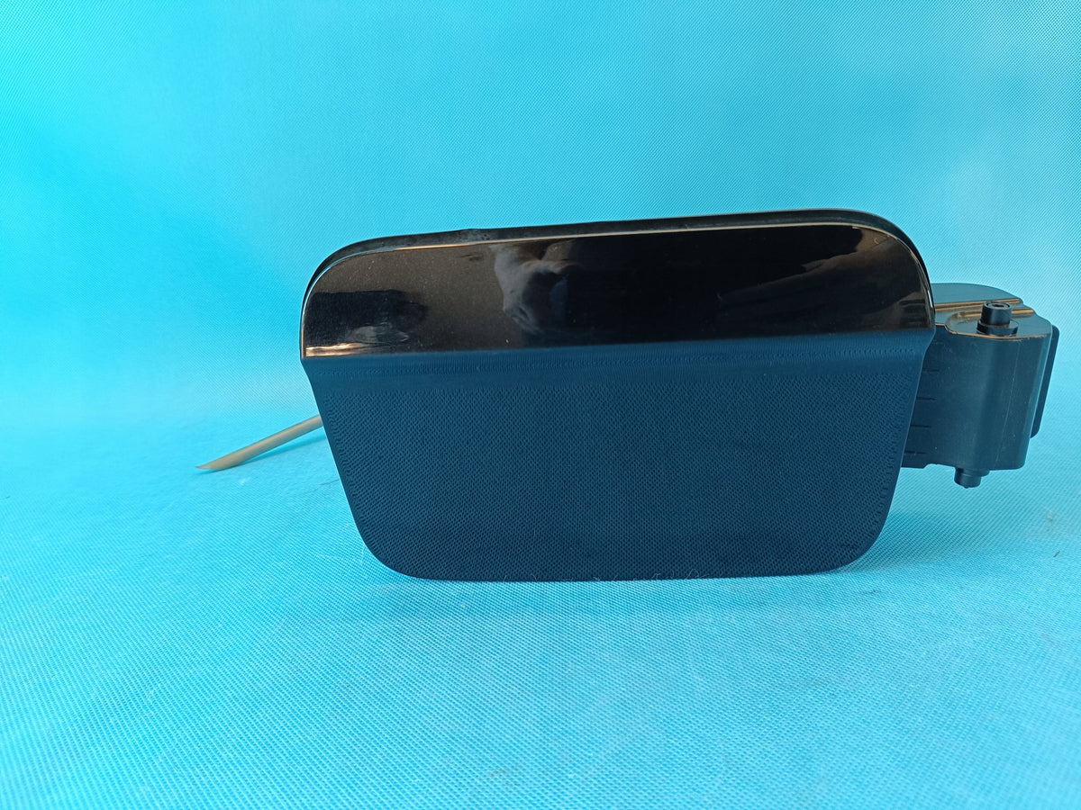 SKODA KAROQ 2020R 1,5 TSI 110KW FUEL FILLER FLAP LF9R 575809702B