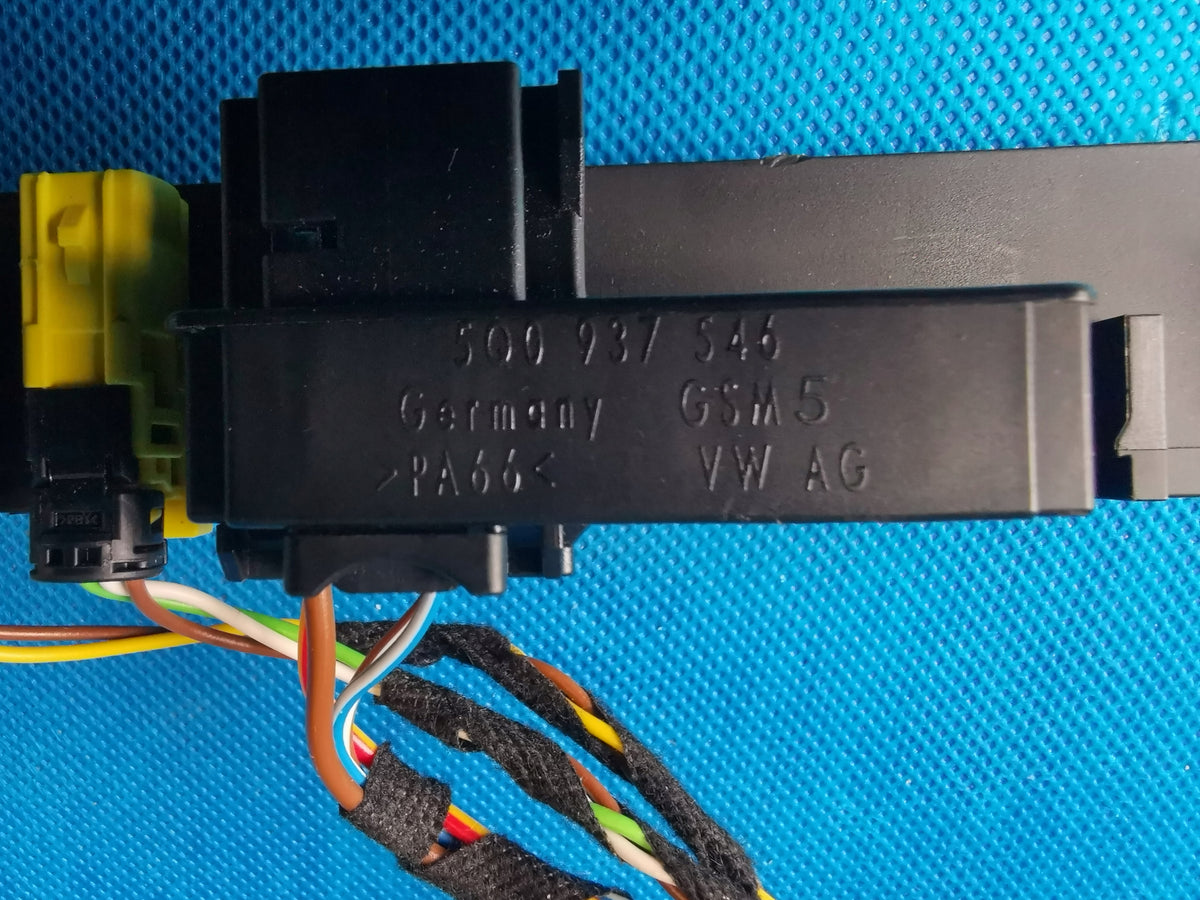 SKODA KAROQ KAR 2018R 1.0 TSI 85KW SEAT PLUG ORGANIZER LEFT 5Q0937546