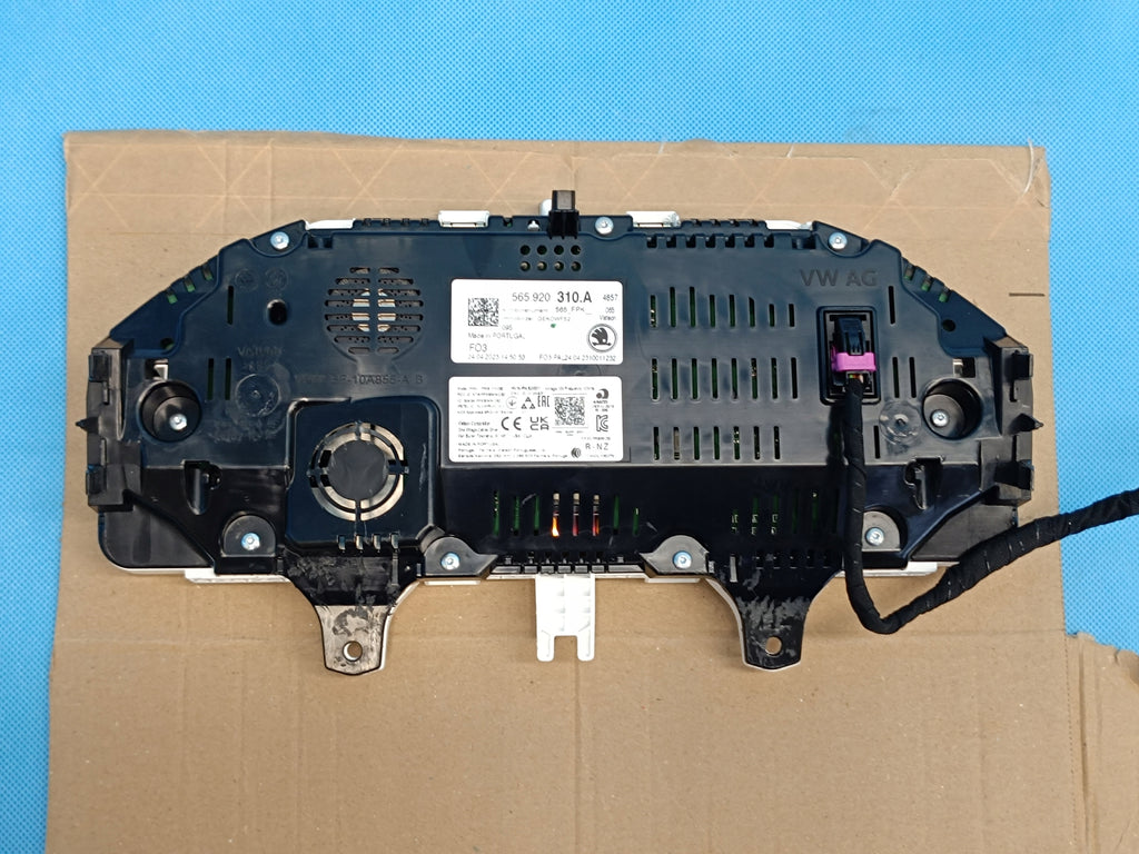 SKODA KAROQ LIFT 1.5 TSI 110KW 2023 R CLOCKS COUNTER 565920310A 60,136km