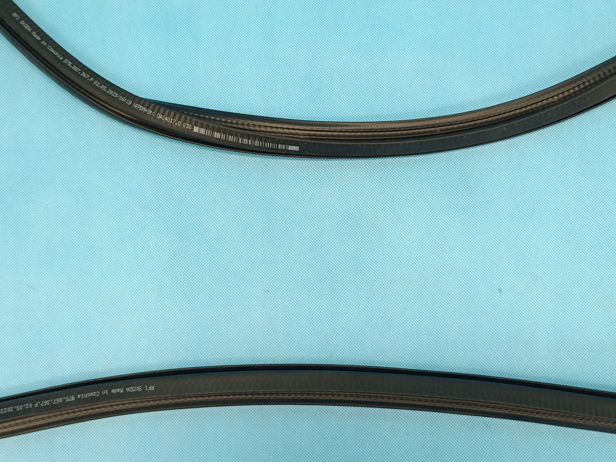 SKODA KAROQ LIFT 1.5 TSI 110KW 2023 R DOOR SEAL LEFT REAR 575867367P