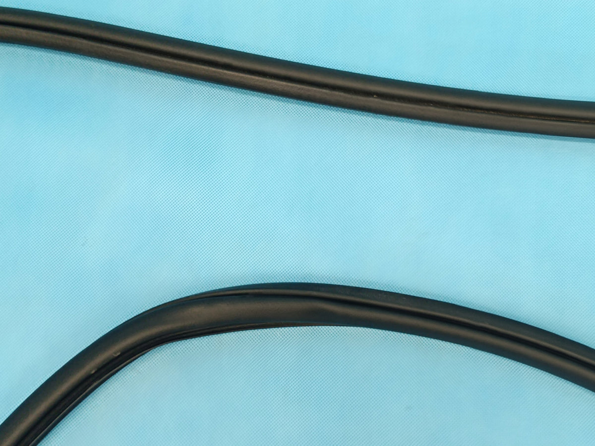 SKODA KAROQ LIFT 1.5 TSI 110KW 2023 R DOOR SEAL LEFT REAR 575867367P