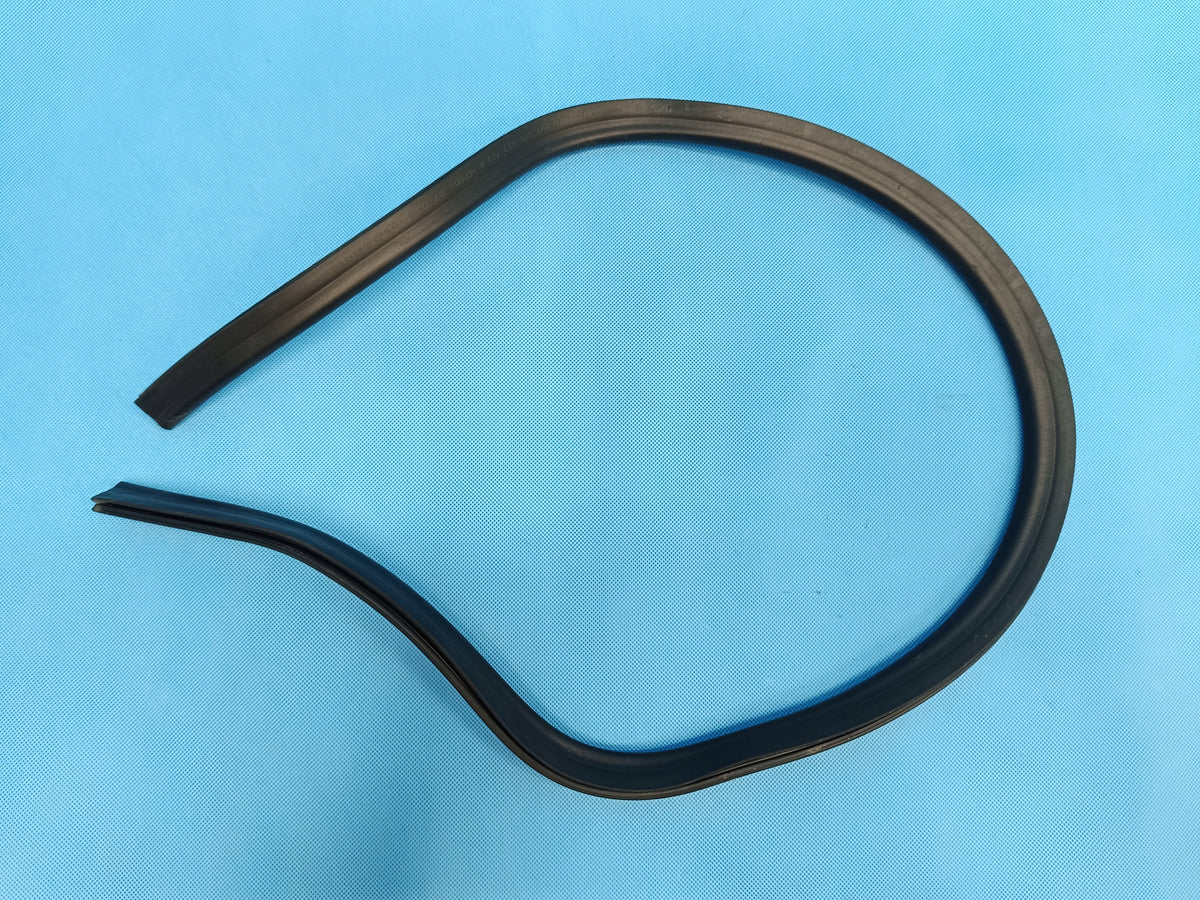 SKODA KAROQ LIFT 1.5 TSI 110KW 2023 R ENGINE COVER GASKET 575823723B